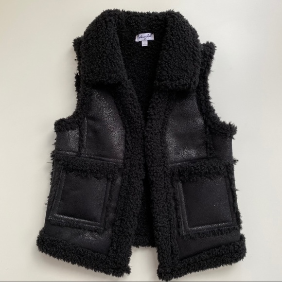 Girls Faux Leather Vest - Picture 2 of 8